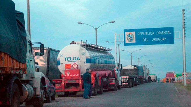 La medida del país vecino favorece el transporte terrestre entre Argentina y Uruguay.&nbsp;