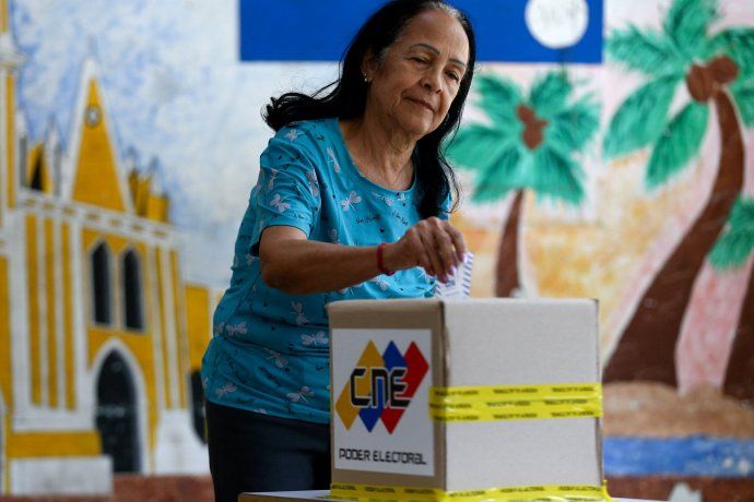 La oposición y dirigentes internacionales exigen la publicación de la totalidad de las actas desde el 28 de julio. 