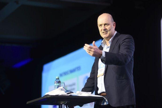 Federico Sturzenegger elevó una queja al empresariado en el Coloquio IDEA.