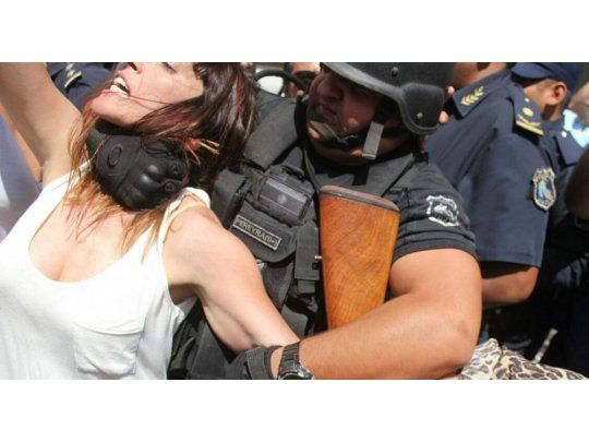 Policía de Jujuy agredió a la diputada Mayra Mendoza