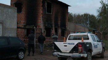 Quedó atrapada en un incendio pero alcanzó a tirar por la ventana a su bebé y lo salvó