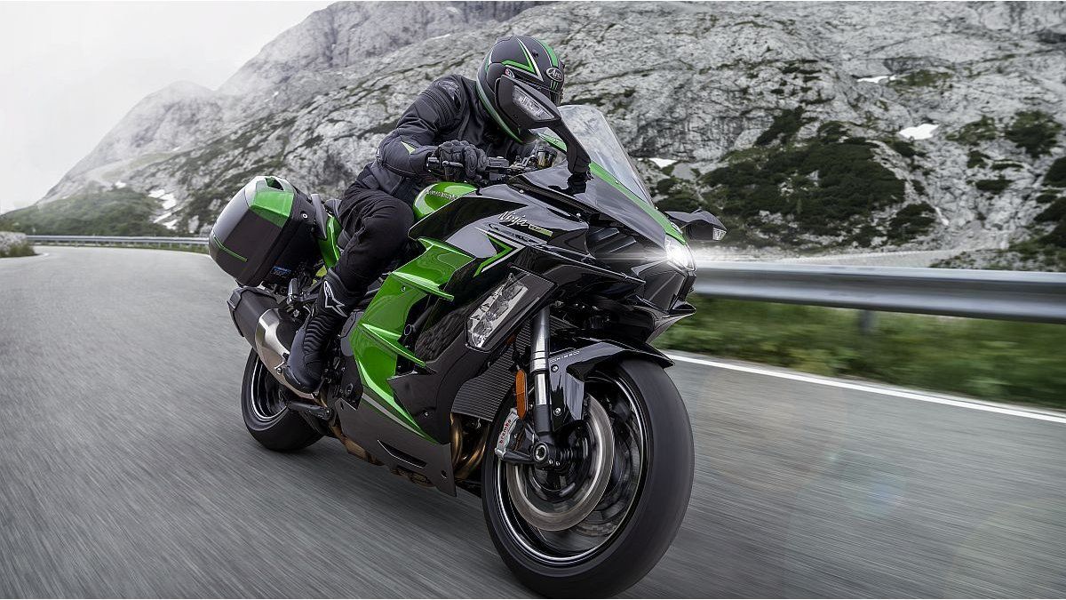 Kawasaki presented its powerful H2 super sports family