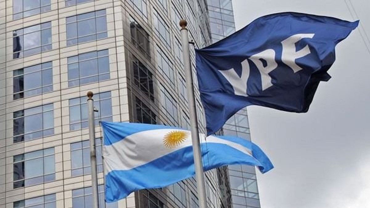 S&P elevó la nota de la deuda de YPF y otras siete empresas argentinas