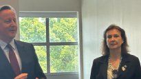 Diana Mondino se reunió con David Cameron.