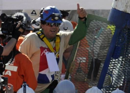 La felicidad de Samuel Ávalos, el número 22, tras la salida de la cápsula.