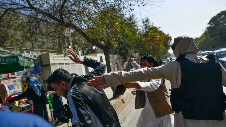 Los talibanes impidieron la cobertura de una protestas de mujeres en Kabul.