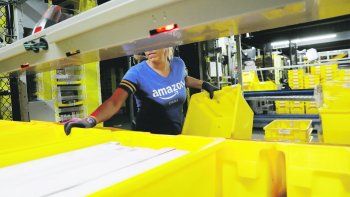 logística. El poder de distribución y ventas de Amazon se convirtió en una amenaza para las cadenas de retail, que se unen para neutralizarla.