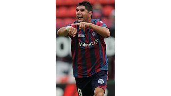 Toda la alegría. Néstor Ortigoza abrió el marcador de penal y festeja.
