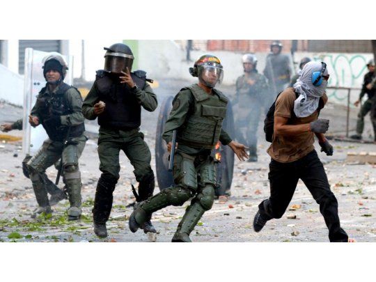 Hay bloqueos de calles en todo el país.