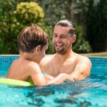 La mejor manera de refrescarse en verano, con precauciones. La mejor manera de refrescarse en verano, con precauciones.