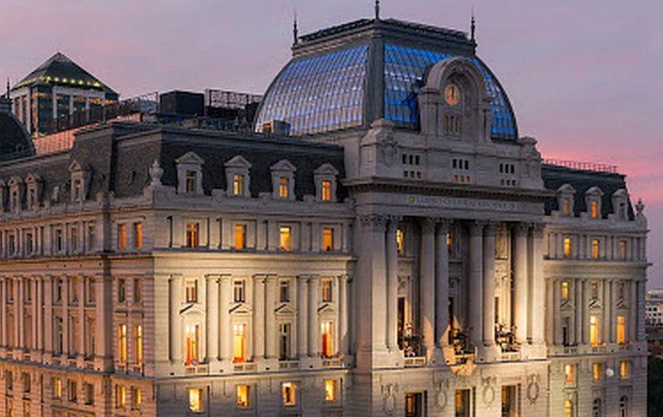 Bajo el lema&nbsp;El Kirchner también está en tu casa, el&nbsp;Centro Cultural convocó a figuras de diferentes géneros para que graben conciertos de media hora desde sus casas, y cada día se subirá una nueva presentación.