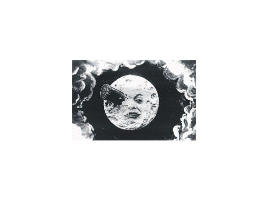 Una de las imágenes icónicas del nacimiento del cine es la del “Viaje a la Luna”, de 1902, realizada por Georges Méliès, y que formó parte de esta exposición.