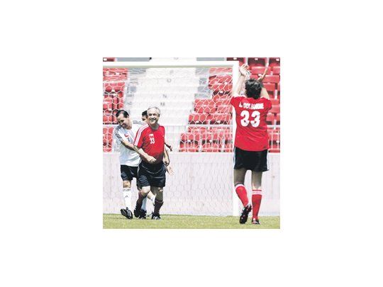 Entre el fútbol y el papelón