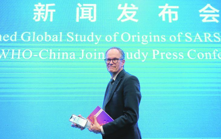 EXPECTATIVA. La conferencia que brindó Peter Ben Embarek, miembro de la comisión de la OMS que investiga el origen del covid-19 en China, concitó ayer la atención mundial.