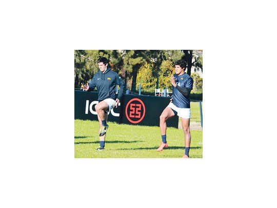 De la Vega y Montero, en pleno entrenamiento de Los Pumas, que se preparan para la revancha ante la selección inglesa.