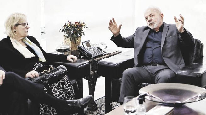 RESPUESTA. Mientras Brasilia trataba de volver a la normalidad tras los destrozos del domingo, Luiz Inácio Lula da Silva recibió ayer a la titular del Supremo, Rosa Weber, y a los responsables de las dos cámaras del Congreso.