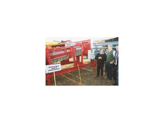 El ministro de Agricultura, Julián Domínguez, aseguró en la muestra Agroactiva 2010, en la provincia de Santa Fe, que se trabaja en la implementación de créditos a tasa subsidiada para la compra de maquinaria agrícola nacional.