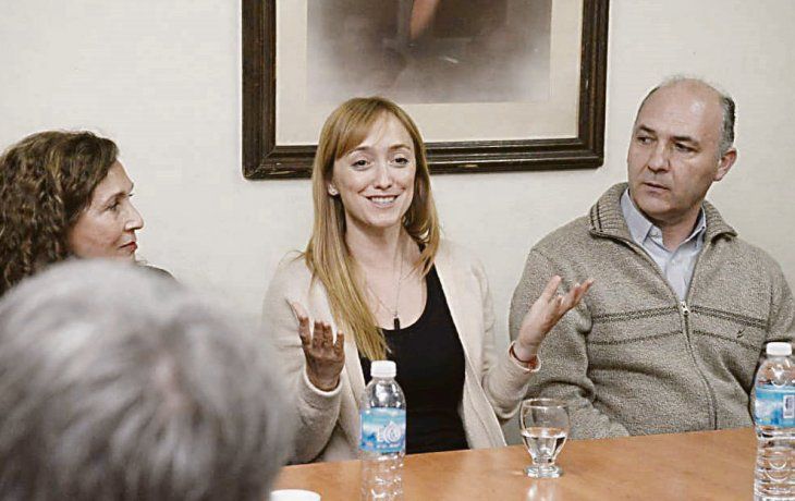 Conducción. Anabel Fernández Sagasti, candidata a gobernadora por el peronismo, junto al diputado y presidente del PJ, Guillermo Carmona .