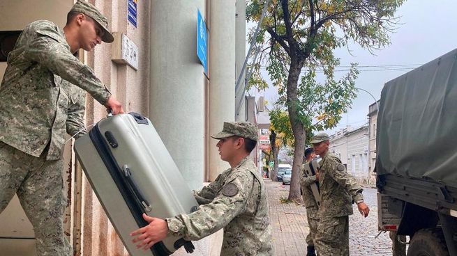 Las Fuerzas Armadas se unen a la Policía para garantizar el normal desarrollo de las elecciones departamentales.