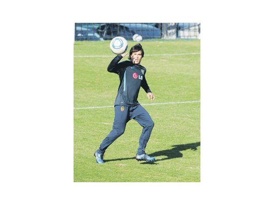 Darío Cvitanich recuperó la titularidad por la lesión de Nicolás Blandi. Jugará junto a Pablo Mouche frente a Godoy Cruz.