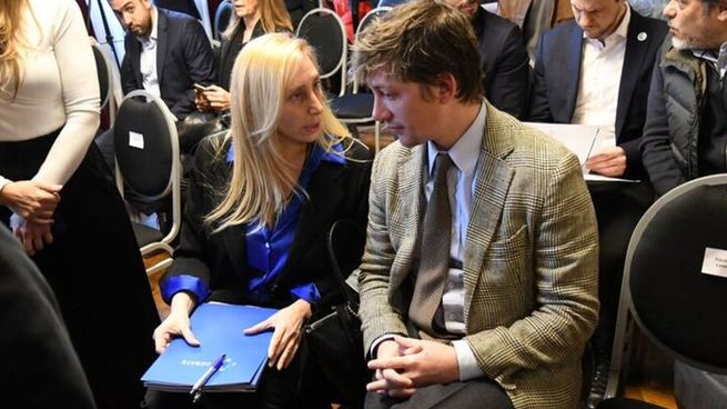La Secretaria de Presidencia, Karina Milei, junto al asesor Santiago Caputo.&nbsp;