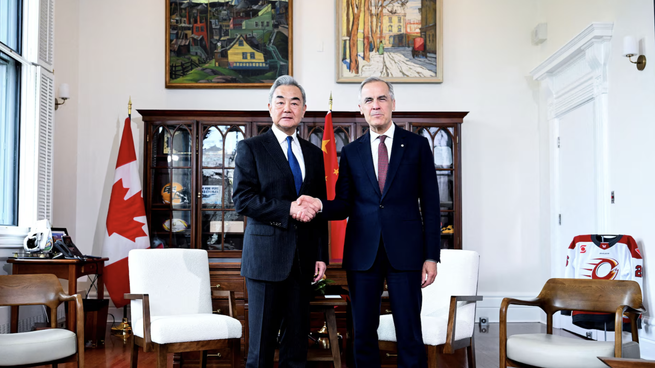 Mark Carney recibió al canciller chino Wang Yi en Ottawa.