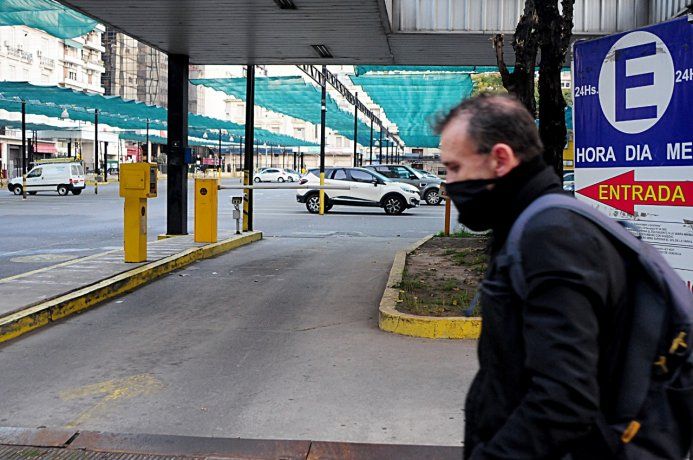 Hay poca circulación y está permitido estacionar en todas las calles por la cuarentena.