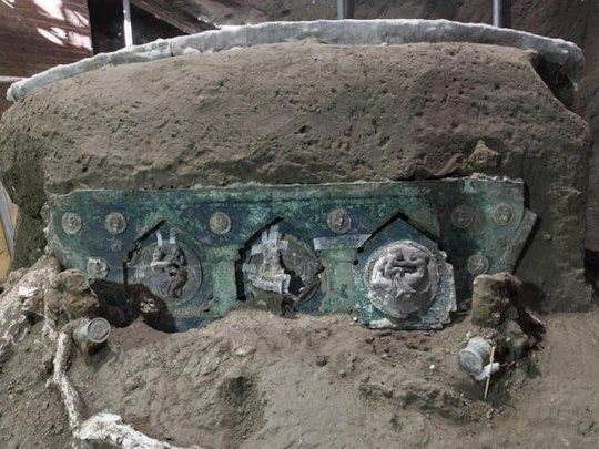 El descubrimiento del carro aparece como una nueva pieza preciosa en el complicado rompecabezas de esta historia.