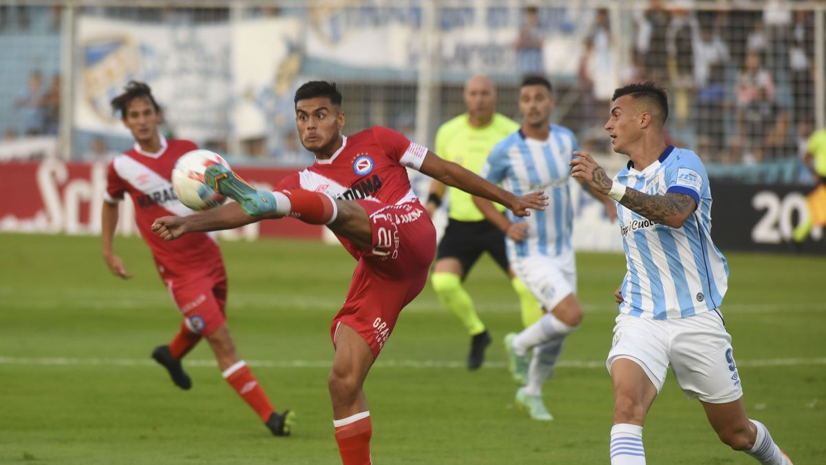 Argentinos almost escaped him, but he won it in the end and gets into the fight