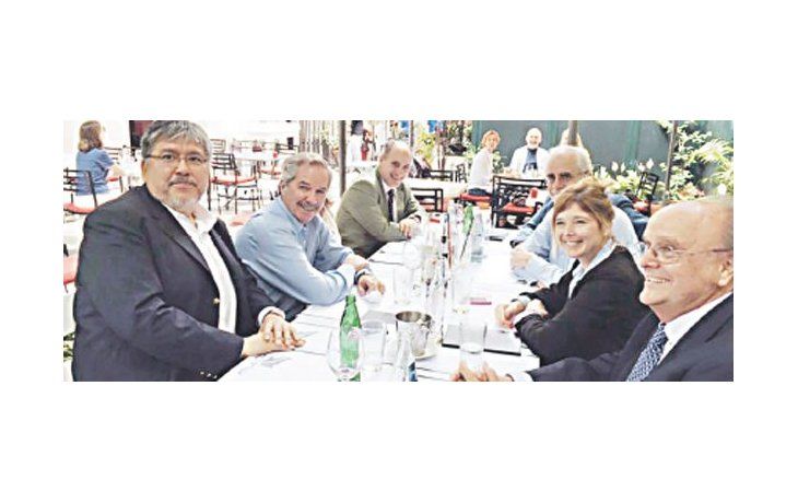 Felipe Solá, Juan Pablo Cafiero, Jorge Taiana, Fernando “Chino” Navarro, Enrique “Pepe” Albistur y Cristina Álvarez Rodríguez.