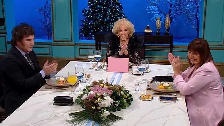 Javier Milei participó junto a Patricia Bullrich de la mesa de Mirtha Legrand. Javier Milei participó junto a Patricia Bullrich de la mesa de Mirtha Legrand.