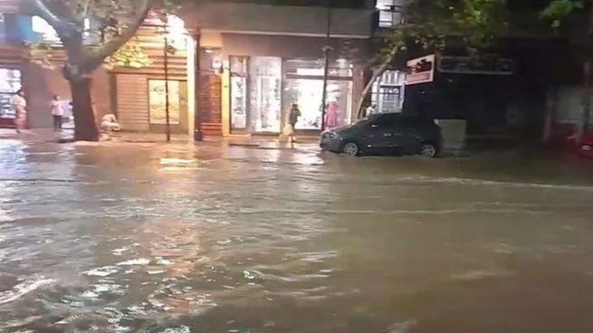 Hubo calles anegadas por el temporal en Mendoza