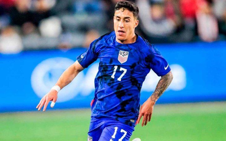 El futbolista del América quiere jugar en el Seleccionado Mexicano, pero ya disputó siete partidos vistiendo la playera de Estados Unidos y por reglamento de la FIFA no podría representar al Tri.