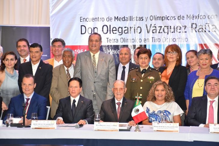 Era tirador de rifle olímpico y hoy es uno de los empresarios más millonarios de México: quién es Olegario Vázquez Raña Era tirador de rifle olímpico y hoy es uno de los empresarios más millonarios de México: quién es Olegario Vázquez Raña