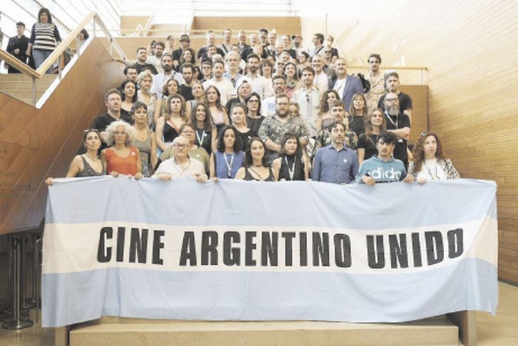 manifestation. In San Sebastián, against the threat of closing the INCAA. manifestation. In San Sebastián, against the threat of closing the INCAA.