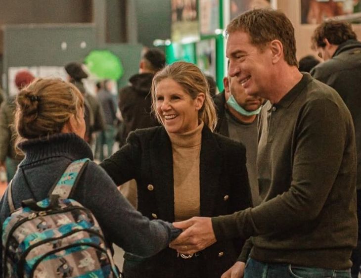 La dirigente evangélica, Cynthia Hotton, junto al ministro Diego Santilli, durante la campaña 2023.