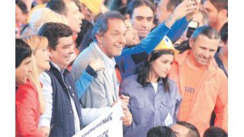 Daniel Scioli anoche, ante miles en La Matanza, cerró campaña pidiendo una reivindicación de la figura del papa Francisco. También les dijo a sus seguidores que no se dejen llevar por pronósticos negativos.