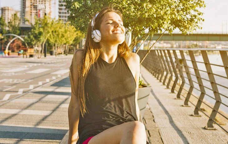 ámbito.com | Persona-tomando-el-sol.jpg