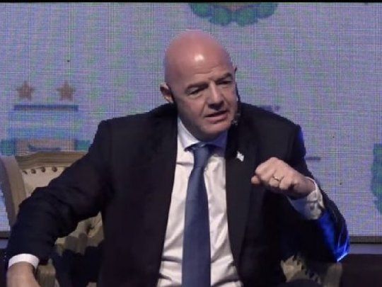 El presidente de la FIFA, Gianni Infantino, insiste en convencer a los dirigentes de las confederaciones que acepten el Mundial cada dos años.