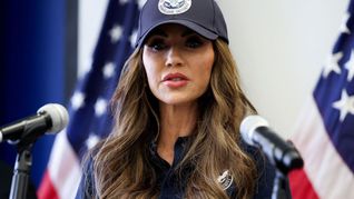 La secretaria de Seguridad Nacional de EEUU, Kristi Noem, declaró que desde el gobierno de Nciolás Maduro, están matando a la próxima generación de estadounidenses. La secretaria de Seguridad Nacional de EEUU, Kristi Noem, declaró que desde el gobierno de Nciolás Maduro, están matando a la próxima generación de estadounidenses.