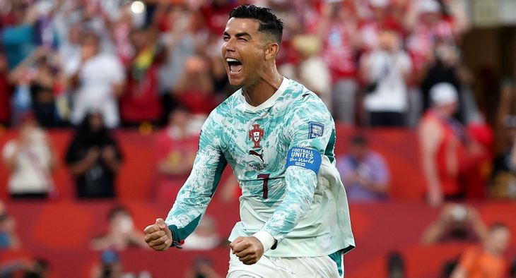 Cristiano Ronaldo vuelve a ponerse la de Portugal. Cristiano Ronaldo vuelve a ponerse la de Portugal.