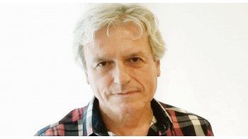 ámbito.com | Balmaceda. En “Contigo a la distancia” ofrece una perspectiva nueva de Manuel Puig a través de los ojos de su amiga de la infancia, Carmencita.