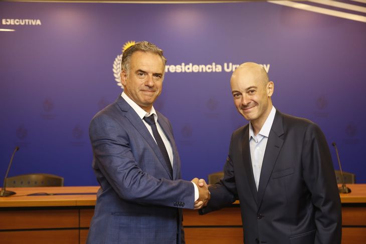 El presidente Yamandú Orsi recibió a José Auriemo Neto por la flamante operación. El presidente Yamandú Orsi recibió a José Auriemo Neto por la flamante operación.