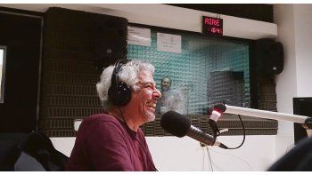 ámbito.com | Bobby Flores. “En los 80 no sólo no había internet, no había cable; era un mundo con 4 canales de TV, era fácil trabajar en radio y sacarle ventaja al resto. Hoy lo que da valor agregado es el discurso,  alguien que hable bien”.