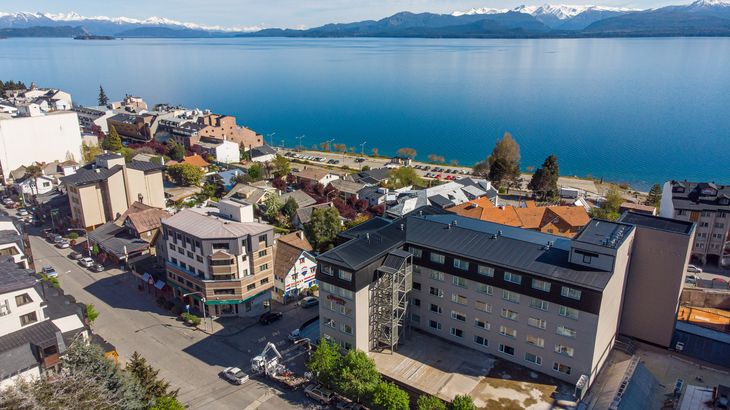 Hampton by Hilton Bariloche fue inaugurado en 2019 y se consagró como el primer hotel de cadena internacional de escala global de la ciudad Hampton by Hilton Bariloche fue inaugurado en 2019 y se consagró como el primer hotel de cadena internacional de escala global de la ciudad