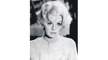 Susannah York en su juventud, tal como se la vio en la caracterización para «Baile de ilusiones».