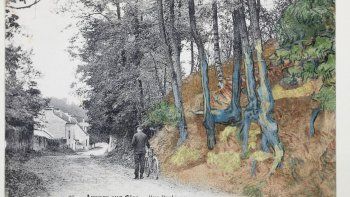 Postal de Anvers-sur-Oise donde se reconocen las raíces de los árboles que inspiraron a Vincent van Gogh.