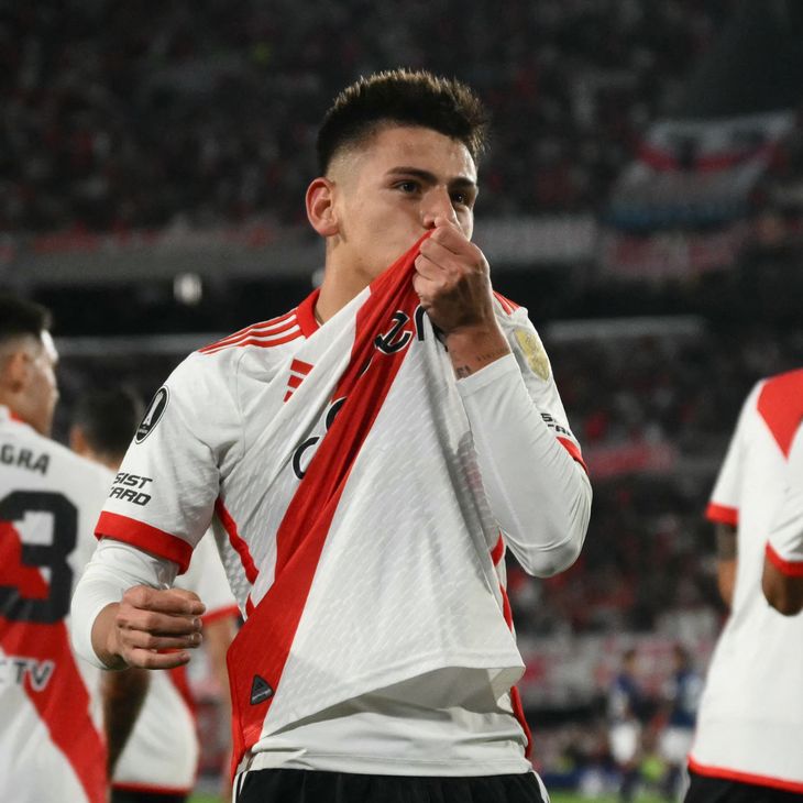 Claudio Echeverri scored his first goal in the Copa Libertadores and gave River the victory against Nacional of Uruguay, at the Monumental. Claudio Echeverri scored his first goal in the Copa Libertadores and gave River the victory against Nacional of Uruguay, at the Monumental.