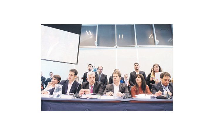 ámbito.com | Axel Kicillof fue recibido por Julián Domínguez. Expuso junto al secretario de Comercio, Augusto Costa, ante un plenario de comisiones. Hoy habrá sesión especial en Diputados para reformar la Ley de Abastecimiento.