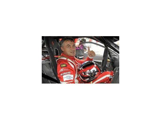 Pulgar arriba. Alesi entrena con un plan ideado por su amigo Stallone.